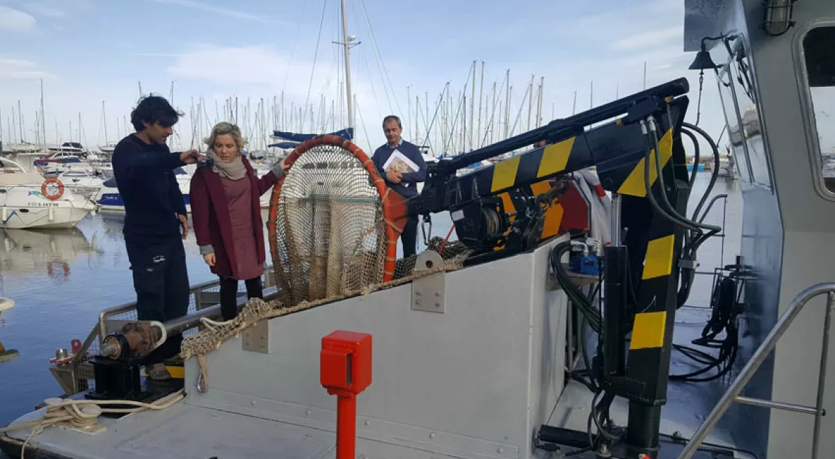 Murcia dispone una embarcación para limpiar las aguas del Mar Menor