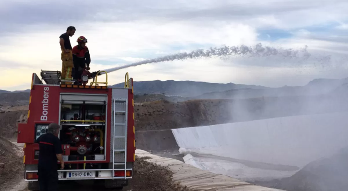 La Generalitat Valenciana abrirá una investigación sobre el origen del incendio del vertedero de Novelda