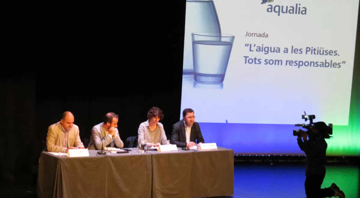Aqualia reúne a responsables políticos y expertos para mejorar la gestión del agua en Ibiza y Formentera