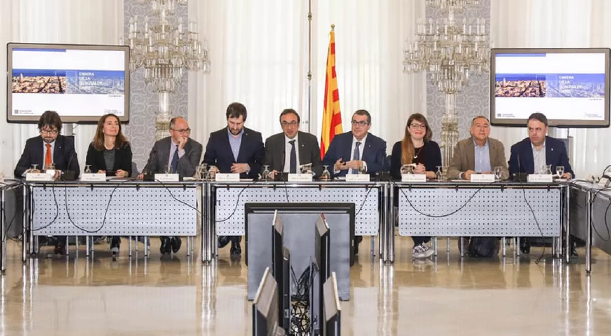 Acuerdo institucional para reducir un 30% las emisiones vinculadas al tráfico en la conurbación de Barcelona