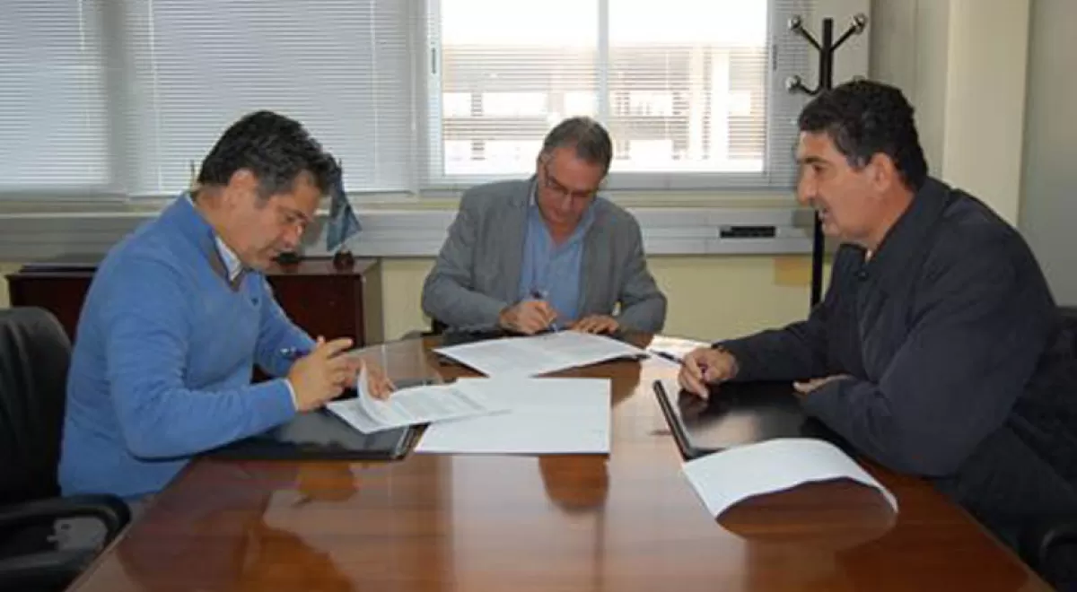 El ITC firma un acuerdo con AT Hidrotecnia para la transferencia de conocimiento en materia de depuración