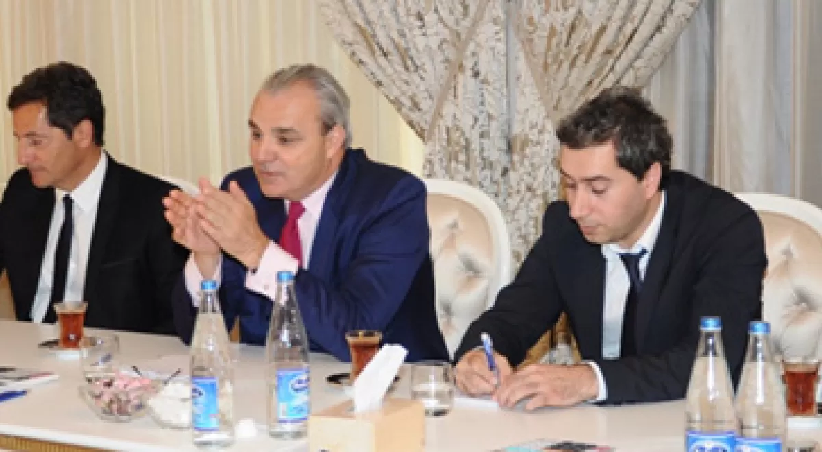 Suez Environnement acuerda transferir conocimientos en materia de agua con el operador público de agua de Azerbaiyán