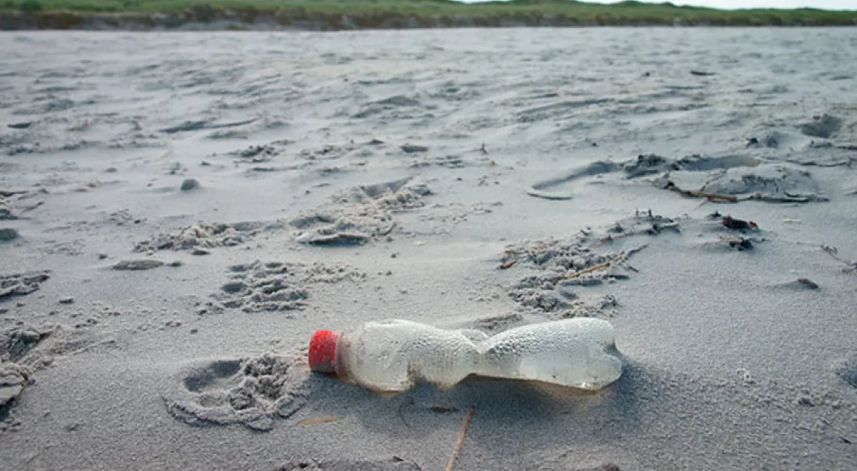 Greenpeace reclama a los ministros europeos medidas para eliminar el plástico de un solo uso