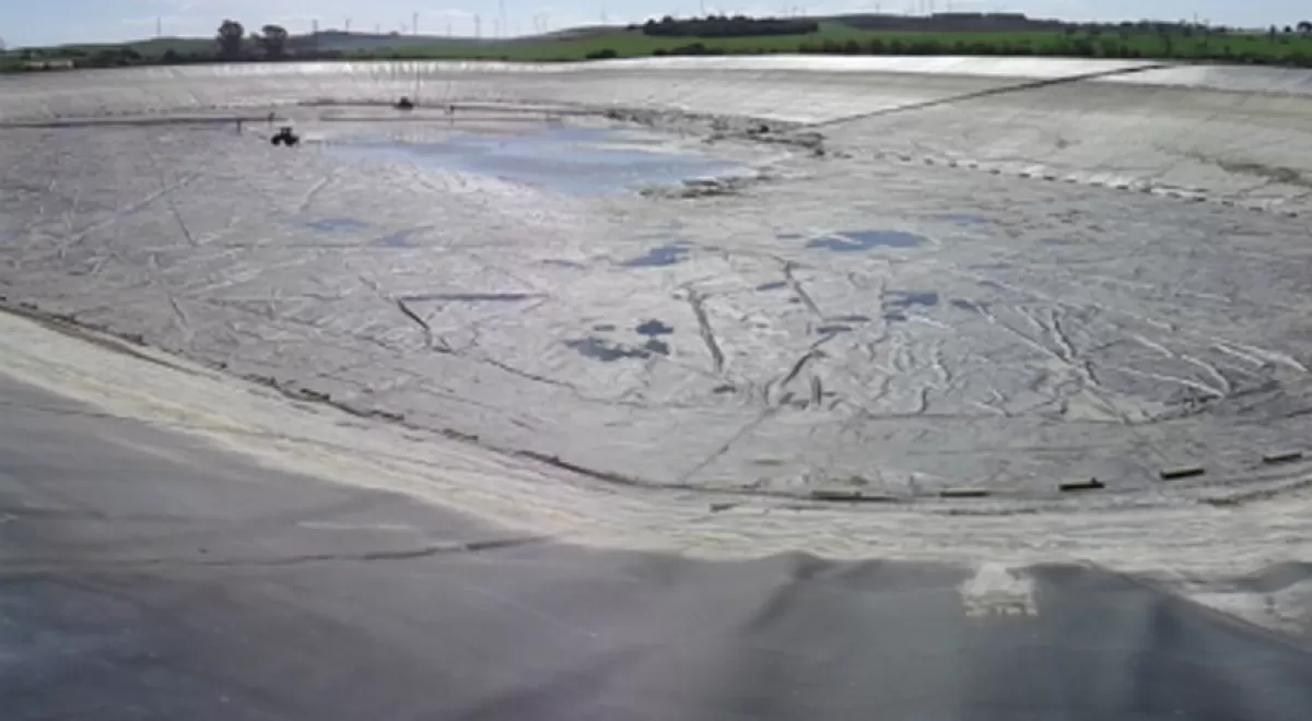 SUEZ Water Spain limpia una balsa de riego en Jerez de la Frontera