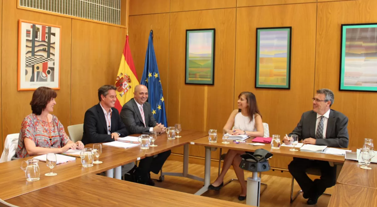 Liana Ardiles re reúne con el director general de Aguas de Canarias para tratar el Pacto Nacional del Agua