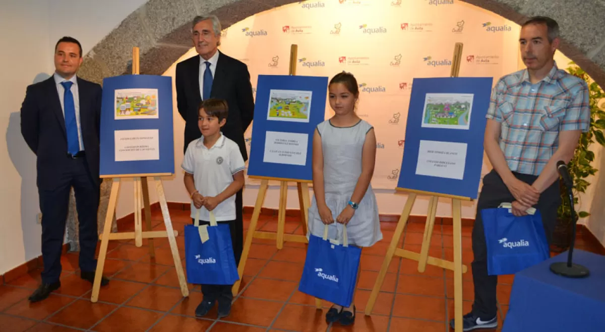 El Alcalde de Ávila entrega los premios del Concurso internacional de dibujo infantil de Aqualia