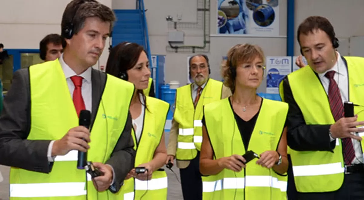 La Ministra de Medio Ambiente Isabel Garcia Tejerina inaugura la nueva fábrica de tuberías TOM© de Molecor