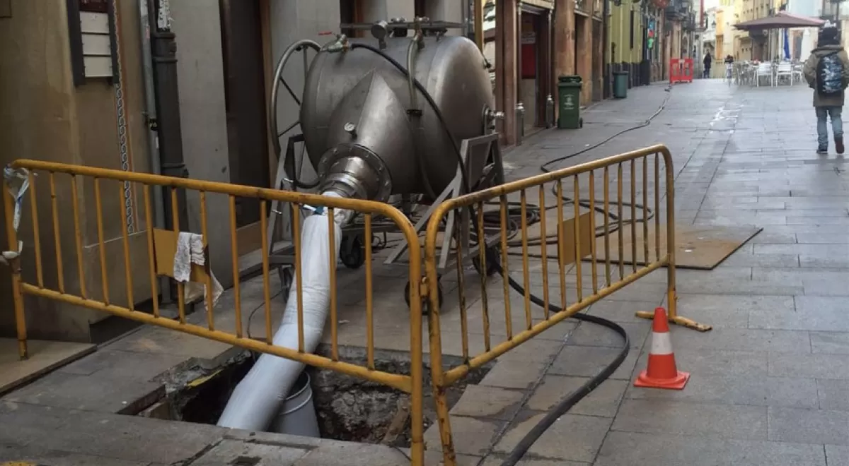 Aqualia lleva a cabo una sofisticada reparación "sin zanja" en la red de saneamiento de Oviedo