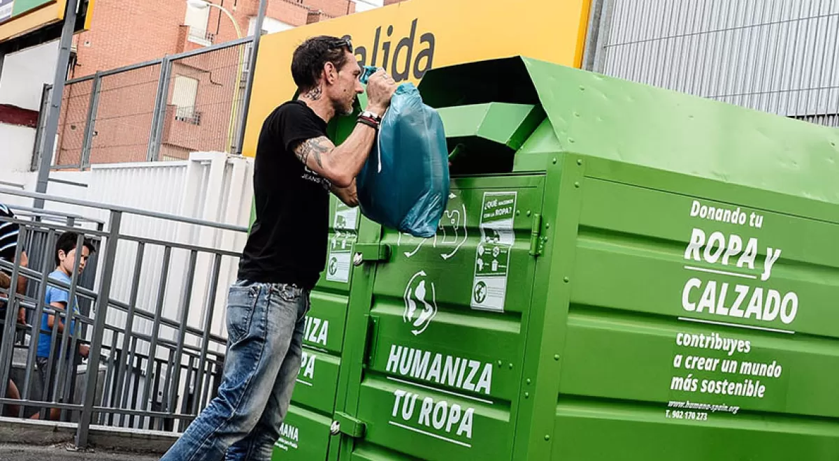 El reciclaje y la reutilización de ropa usada en España alcanzan las 276.000 toneladas en 30 años