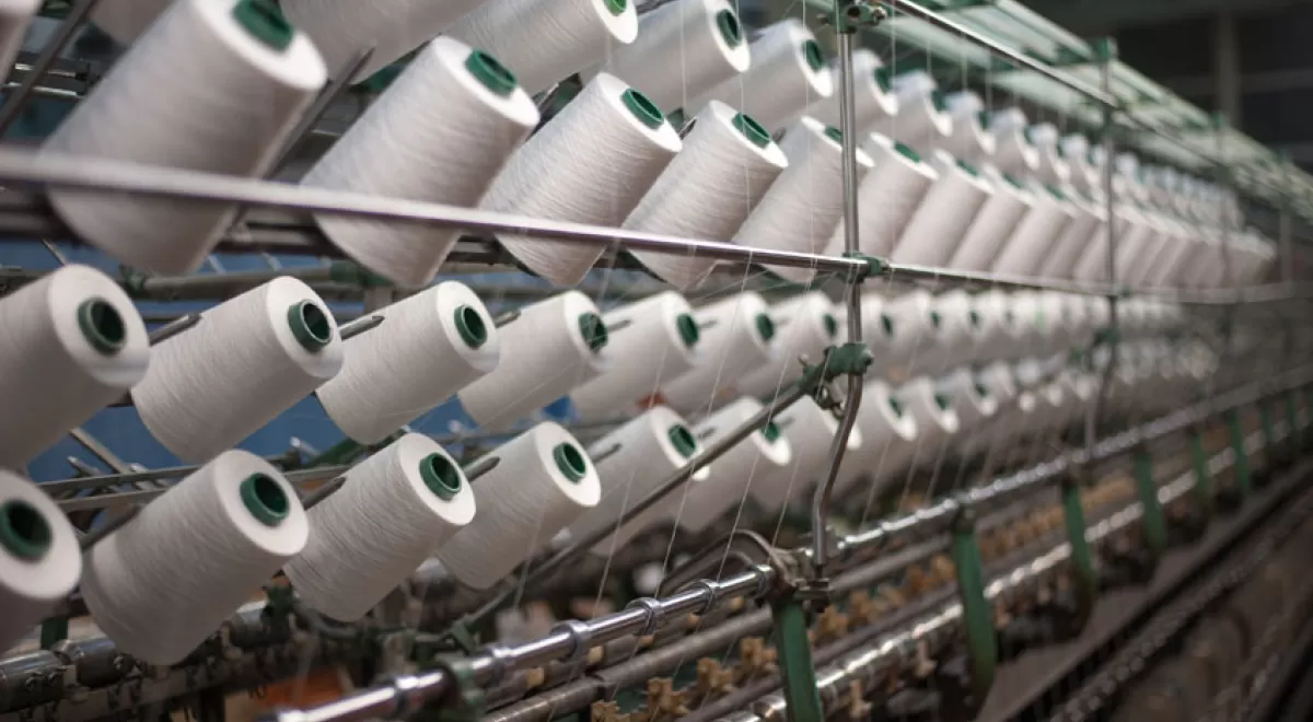 Nuevas fibras procedentes de fuentes renovables y biodegradables para tejidos con propiedades avanzadas