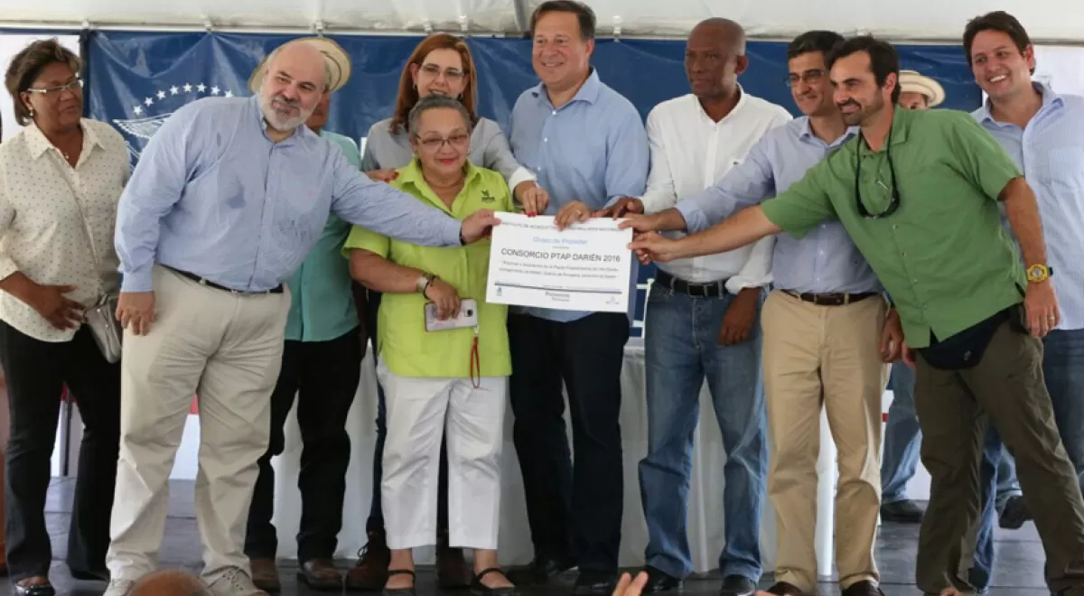 El presidente de Panamá visita la potabilizadora que ACCIONA Agua ampliará en la provincia de Darién