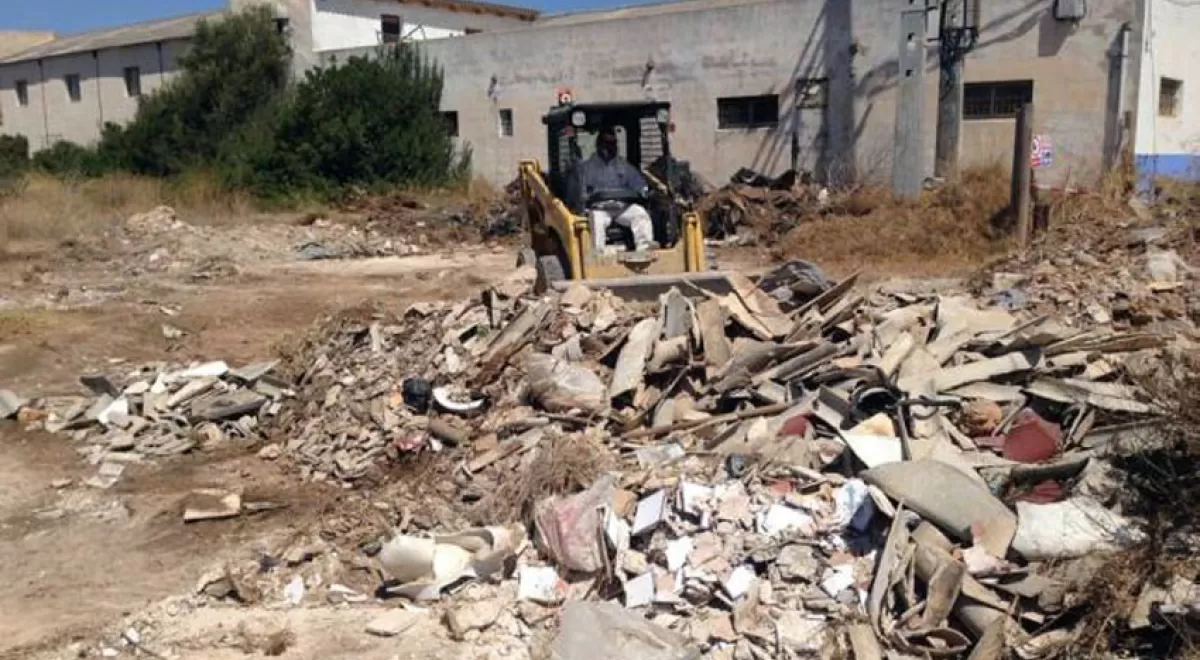Emaya retira quince toneladas de un vertedero de amianto de Es Carnatge