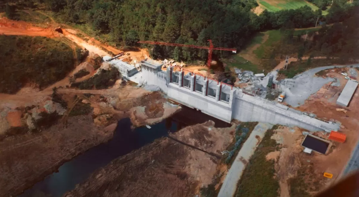 Imagen de la construcción de la presa de Cecebre