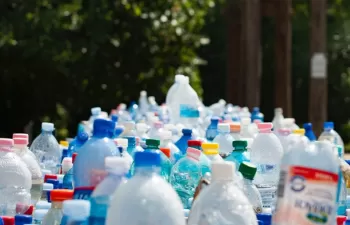 Reciclaje de plásticos y aviones gracias a la biodegradación con enzimas