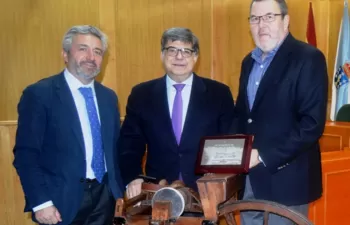 Luintra, reconocido por su contribución a la recogida de pilas durante la vuelta a España