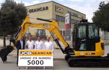 GEANCAR Maquinaria entrega su máquina JCB número 5.000
