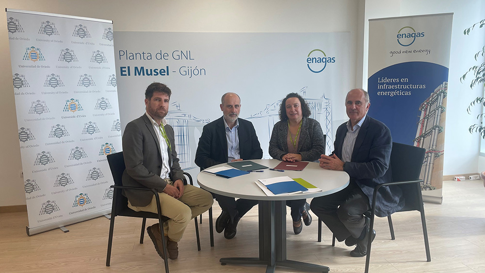 Firma del acuerdo entre la Universidad de Oviedo y Enagás