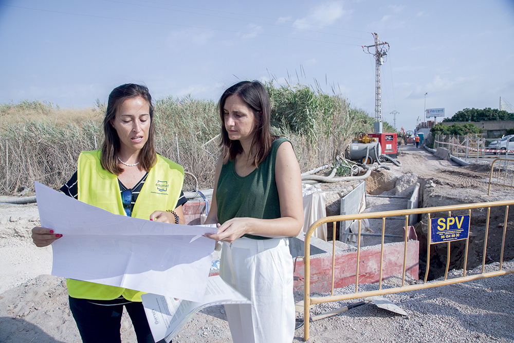 Elisa Valía Cotanda, presidenta de la EMSHI, y Yolanda Miró Pascua, jefa de obra de la EMSHI