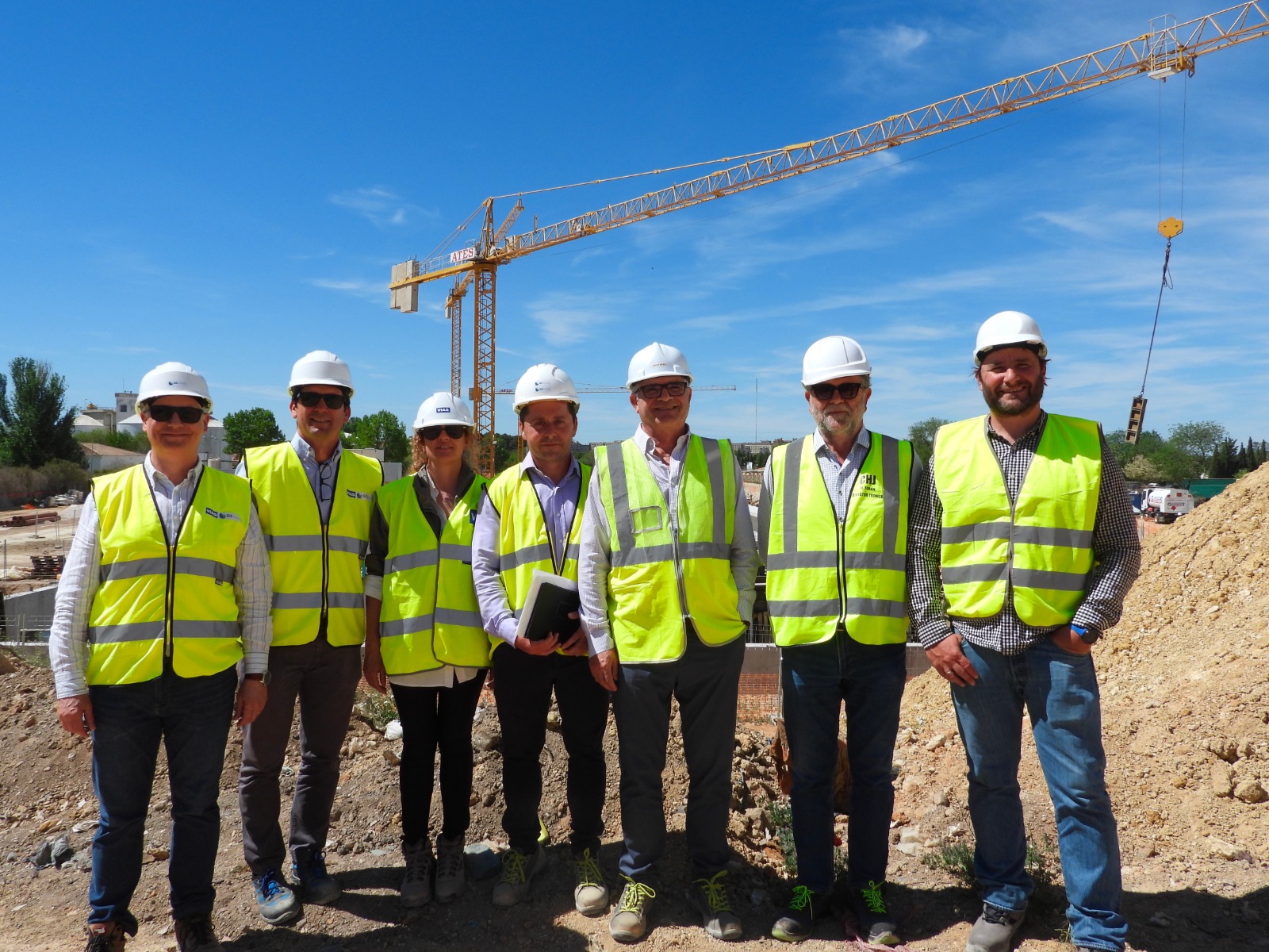 El Director Técnico de la CHJ, Manuel Torán, y el Jefe de Área y Director de las Obras, Diego Irles, junto con los técnicos en las obras de la EDAR de Albacete.