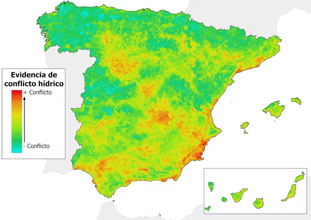 Mapa de riesgo de conflictos del agua resultante de la superposición de diez variables relacionadas con la disponibilidad, calidad y uso de los recursos hídricos. Juanma Cintas y Jaime Martínez Valderrama, CC BY-SA