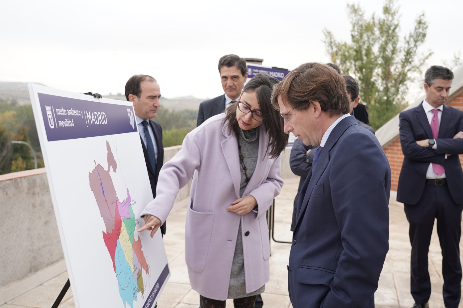 El alcalde de Madrid visita la Estación Regeneradora de Aguas Residuales de Valdebebas