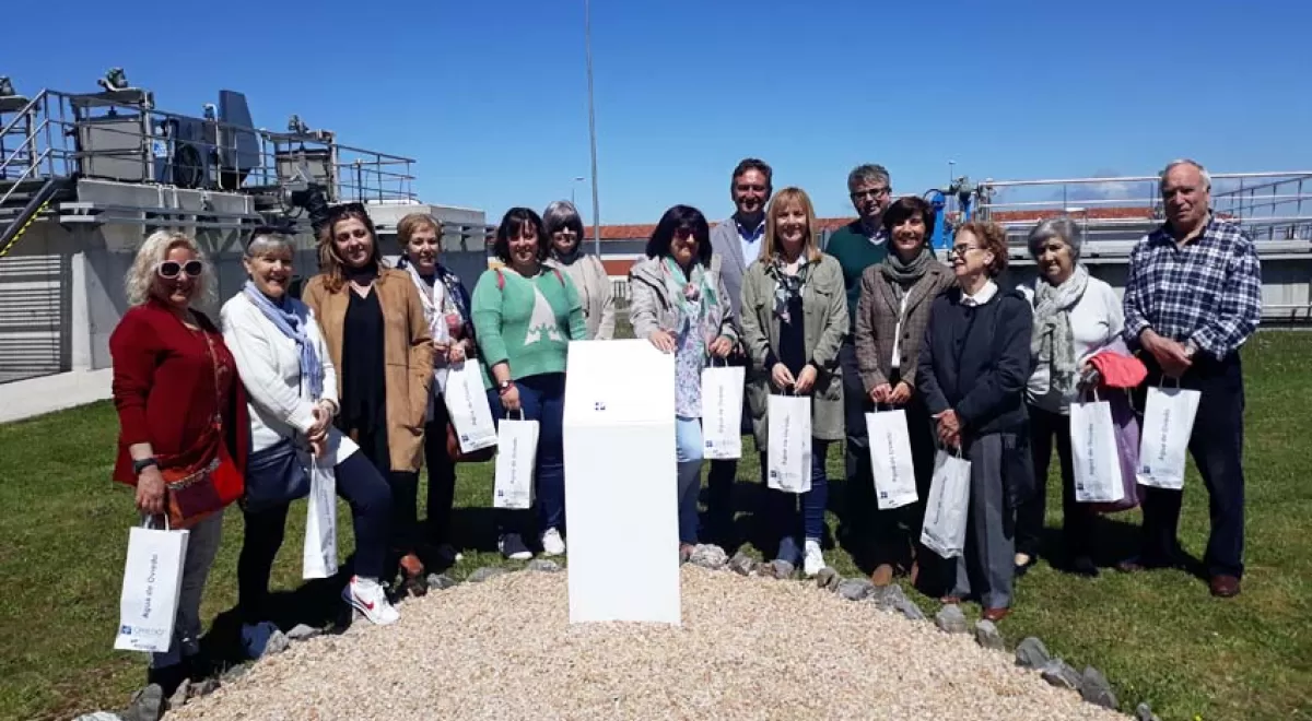 Aqualia abre las puertas de la ETAP de Cabornio a los usuarios de los centros sociales de Oviedo
