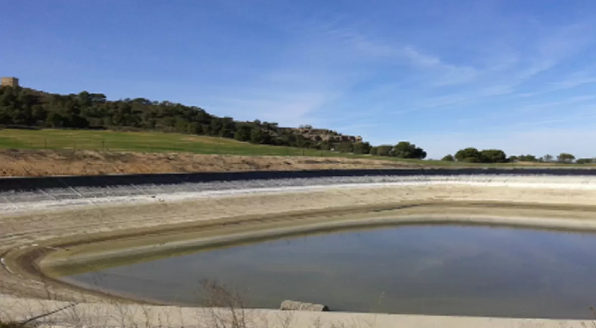 SUEZ Water Spain realiza el mantenimiento de la balsa de riego de la Comunidad de Regantes La Efesa
