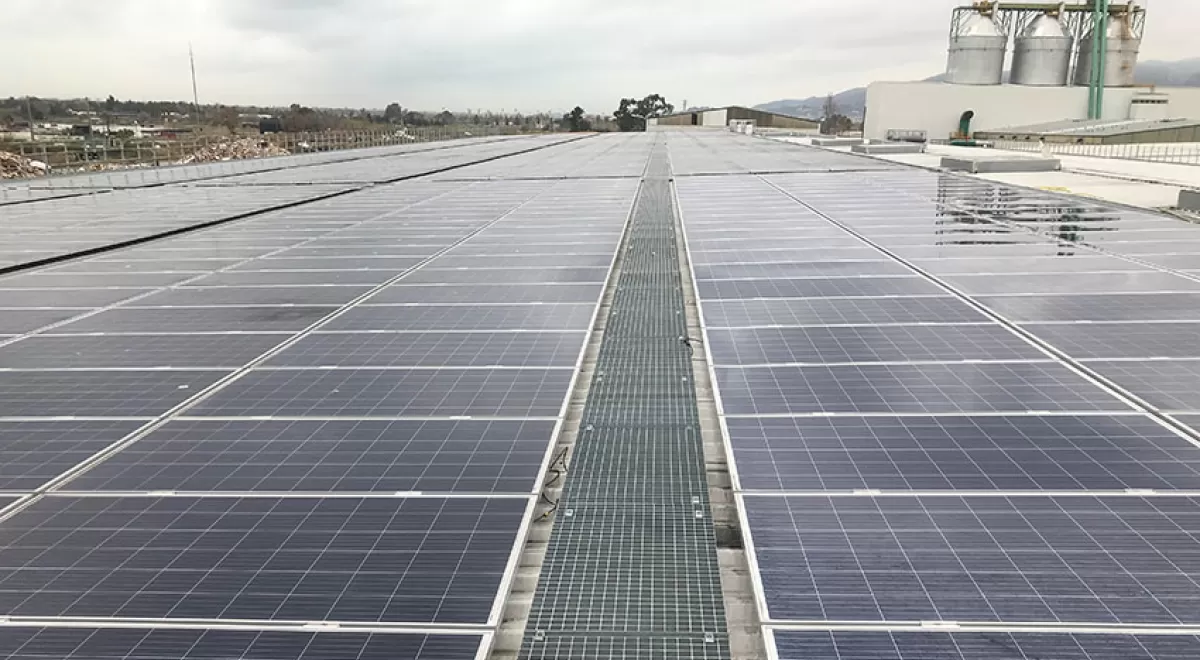 La planta de tratamiento de residuos de Gavà-Viladecans ya se abastece con energía solar