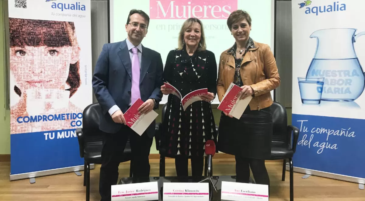 Aqualia presenta el libro \"Mujeres en primera Persona\" en Salamanca