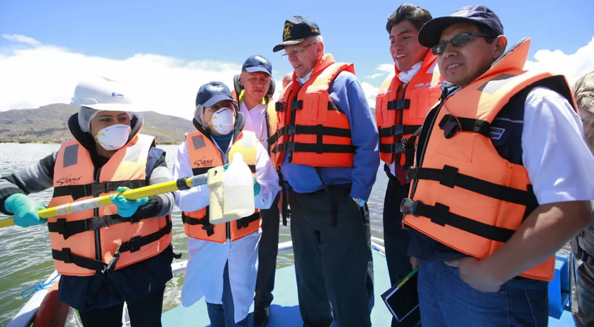 Edmer Trujillo entrega la viabilidad del proyecto de tratamiento del Lago Titicaca