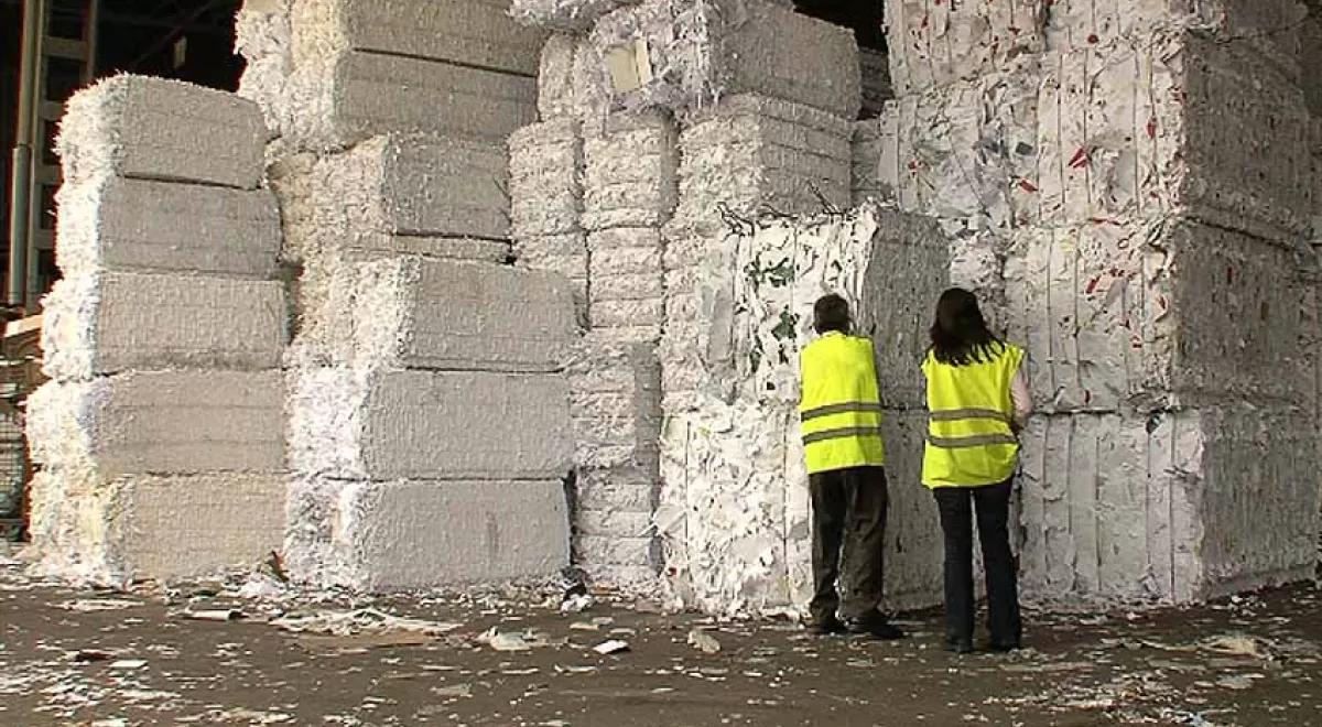 Cada español reciclará una media de 1,8 kilos de papel y cartón en Navidad
