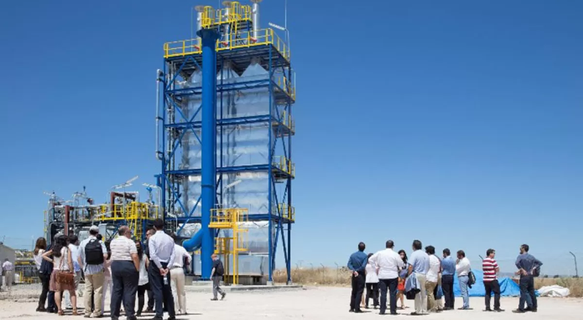 Configuración innovadora para una planta termosolar híbrida totalmente renovable