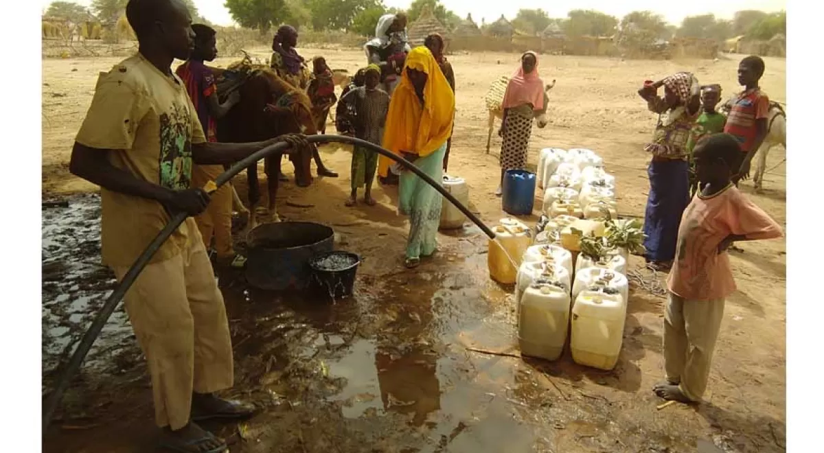 Reto solidario de Aqualia que transformará pasos en agua potable para refugiados en África