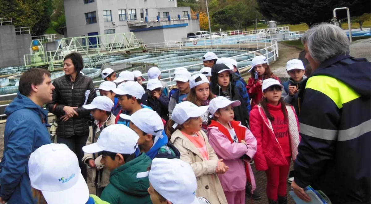 Casi 1.000 niños vigueses visitarán las instalaciones de Aqualia este curso escolar