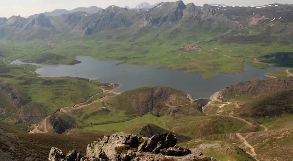 Adjudicada la explotación, conservación y mantenimiento de la presa leonesa de Casares de Arbás