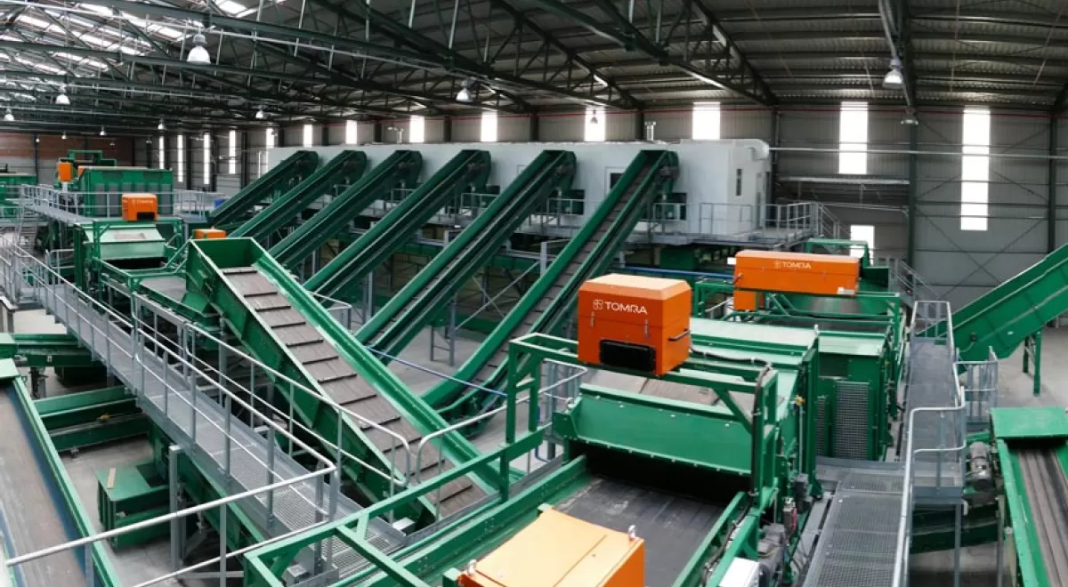 Los sistemas de clasificación TOMRA revolucionan el reciclaje de residuos en el Sudeste de Hungría