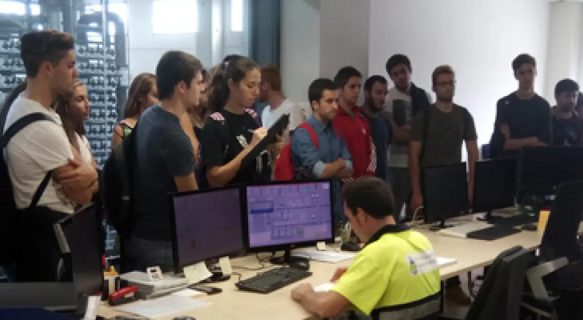 Estudiantes de la Universidad de Alicante visitan las instalaciones de la desaladora de Mutxamel