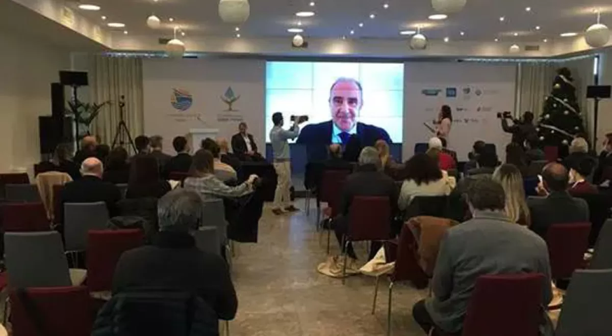 El Gobierno pone en valor la desalación y la reutilización del agua ante el cambio climático