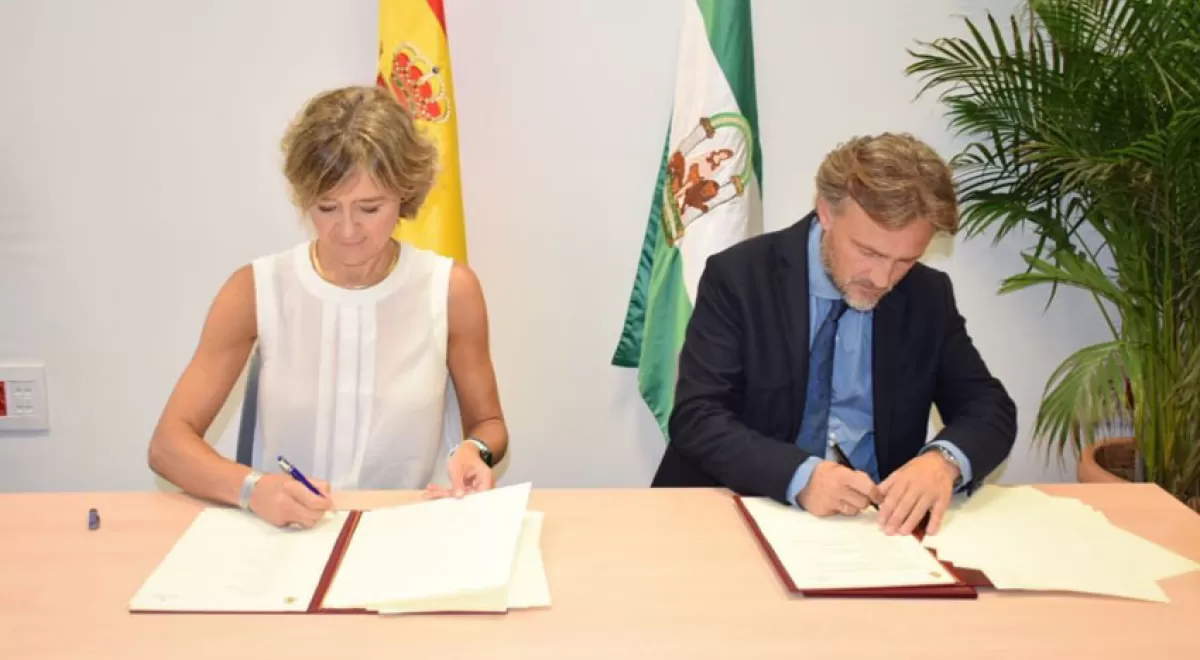 Isabel García Tejerina y José Fiscal firman un Protocolo General sobre el tratamiento de las aguas en Andalucía