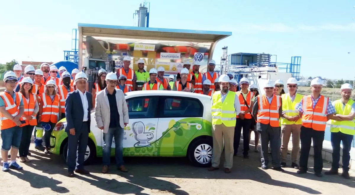 Aqualia presenta el primer coche que testará el biogás producido con el proyecto All-gas