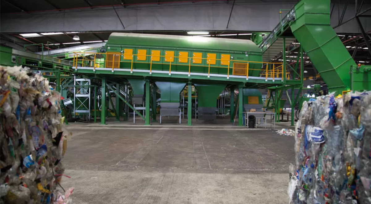 El volumen de negocio de la gestión de plantas de residuos supera los 1.400 millones en 2015