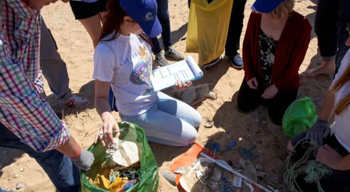 Hasta 45 tipos de materiales contaminan las playas de la reserva de las Marismas del Odiel