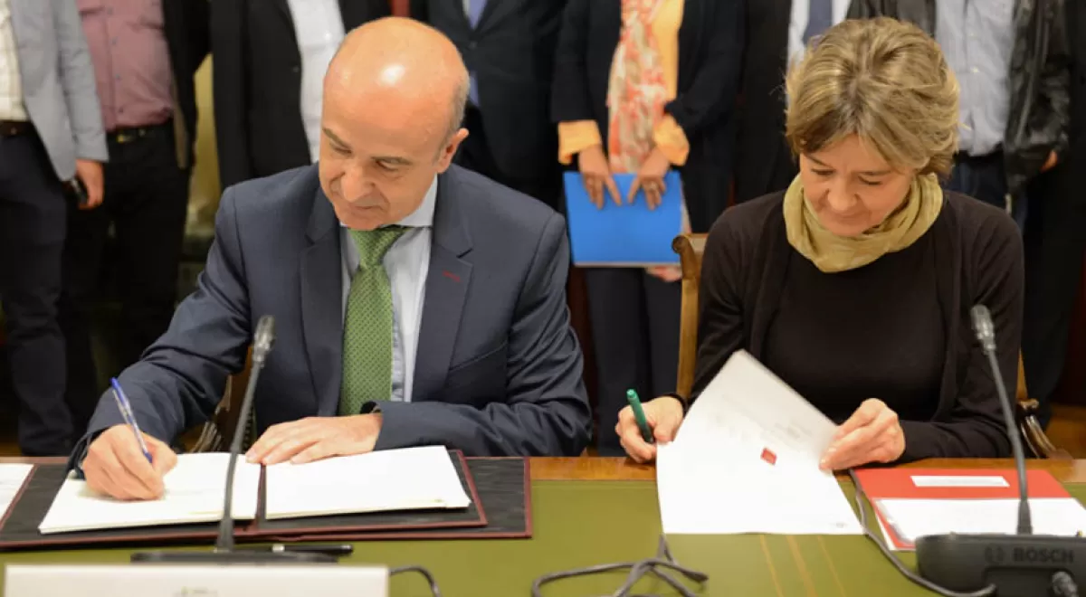 El MAPAMA firma cuatro convenios para modernizar 9.000 hectáreas de regadío en el Alto Aragón y Málaga