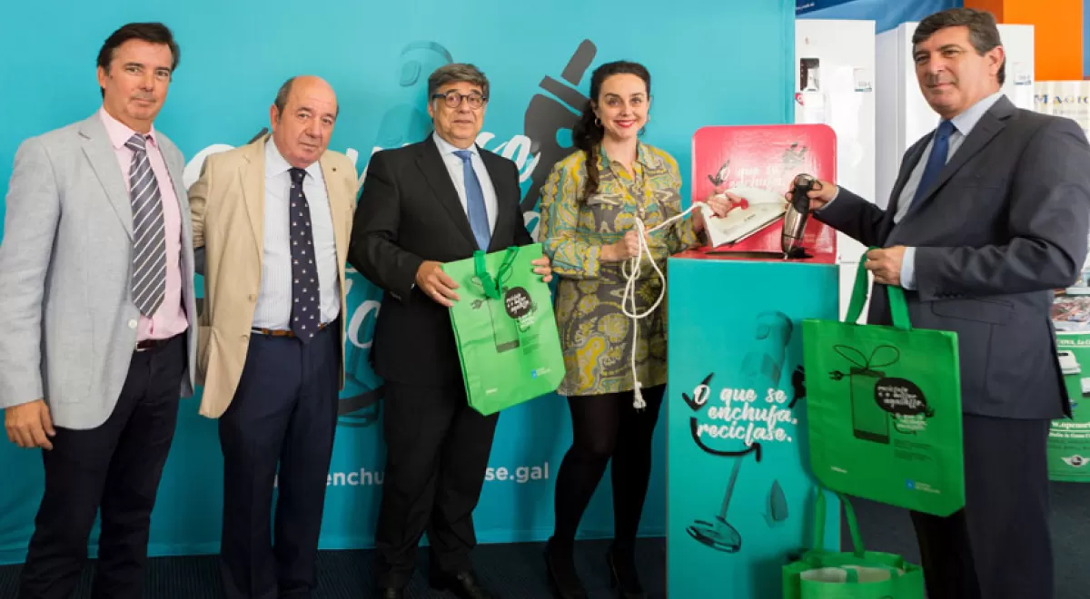 Arranca la campaña \"Lo que se enchufa, se recicla\" que recorrerá casi 200 ayuntamientos gallegos