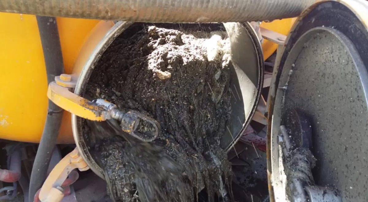 3.266 horas de trabajo y 193.000 euros, balance de la retirada de toallitas en Almería