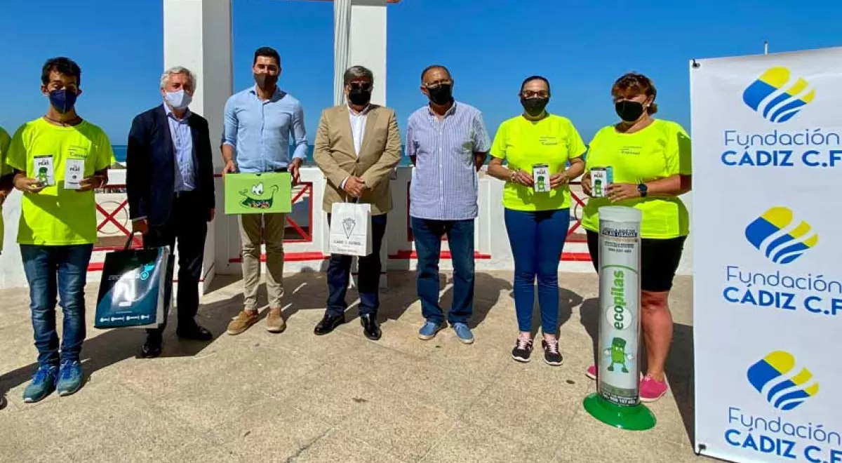 Fundación del Cádiz Club de Fútbol y Ecopilas velarán por el cuidado de las playas gaditanas