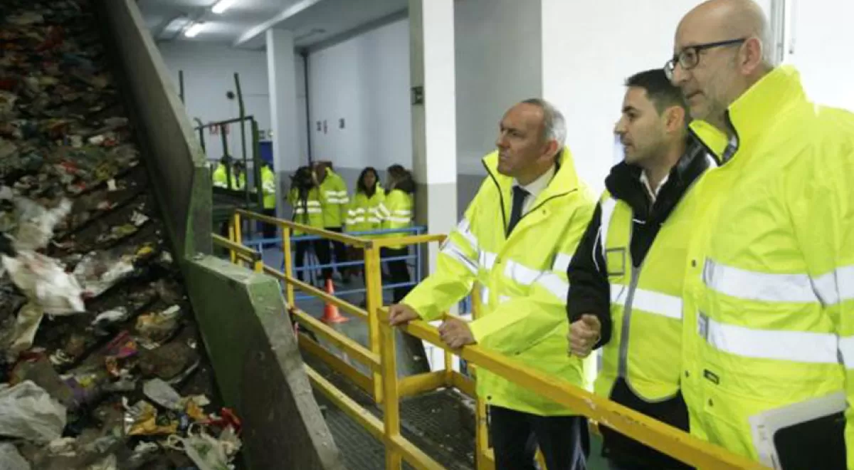 La planta de clasificación de Jundiz, primera del País Vasco en transformar los residuos en combustible