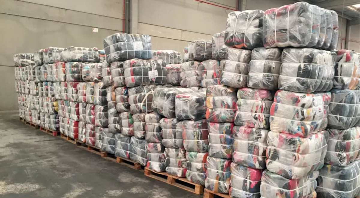 Koopera convierte residuos textiles en paneles aislantes