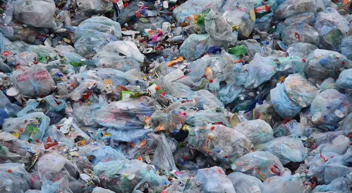 India anuncia que dejará de importar residuos plásticos