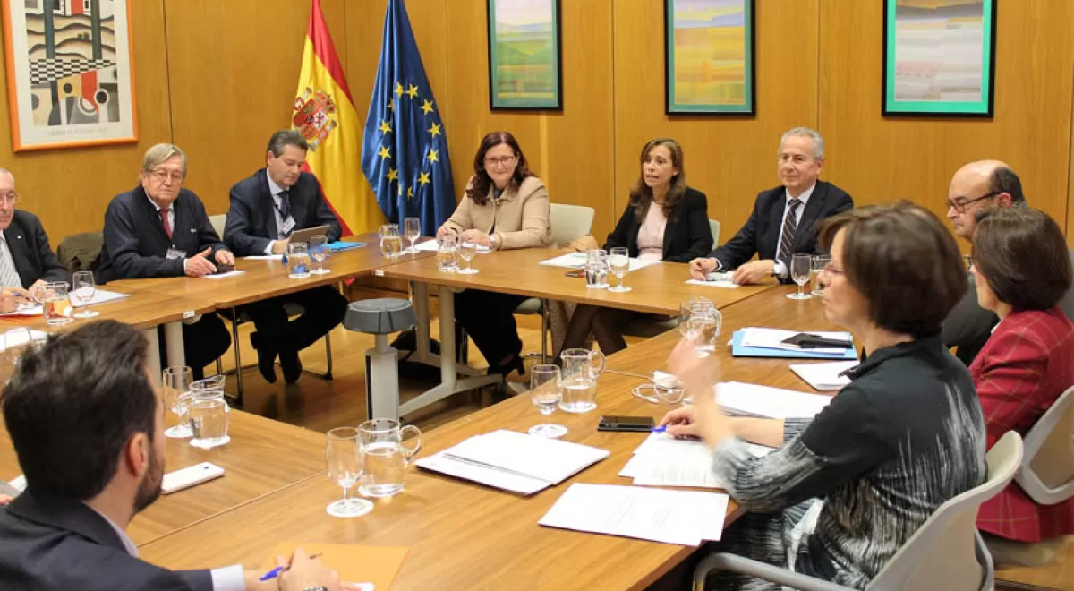 Liana Ardiles se reúne con las Mesas del Agua de Alicante, Murcia y Almería y el SCRATS
